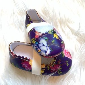 Floral infant crib shoe